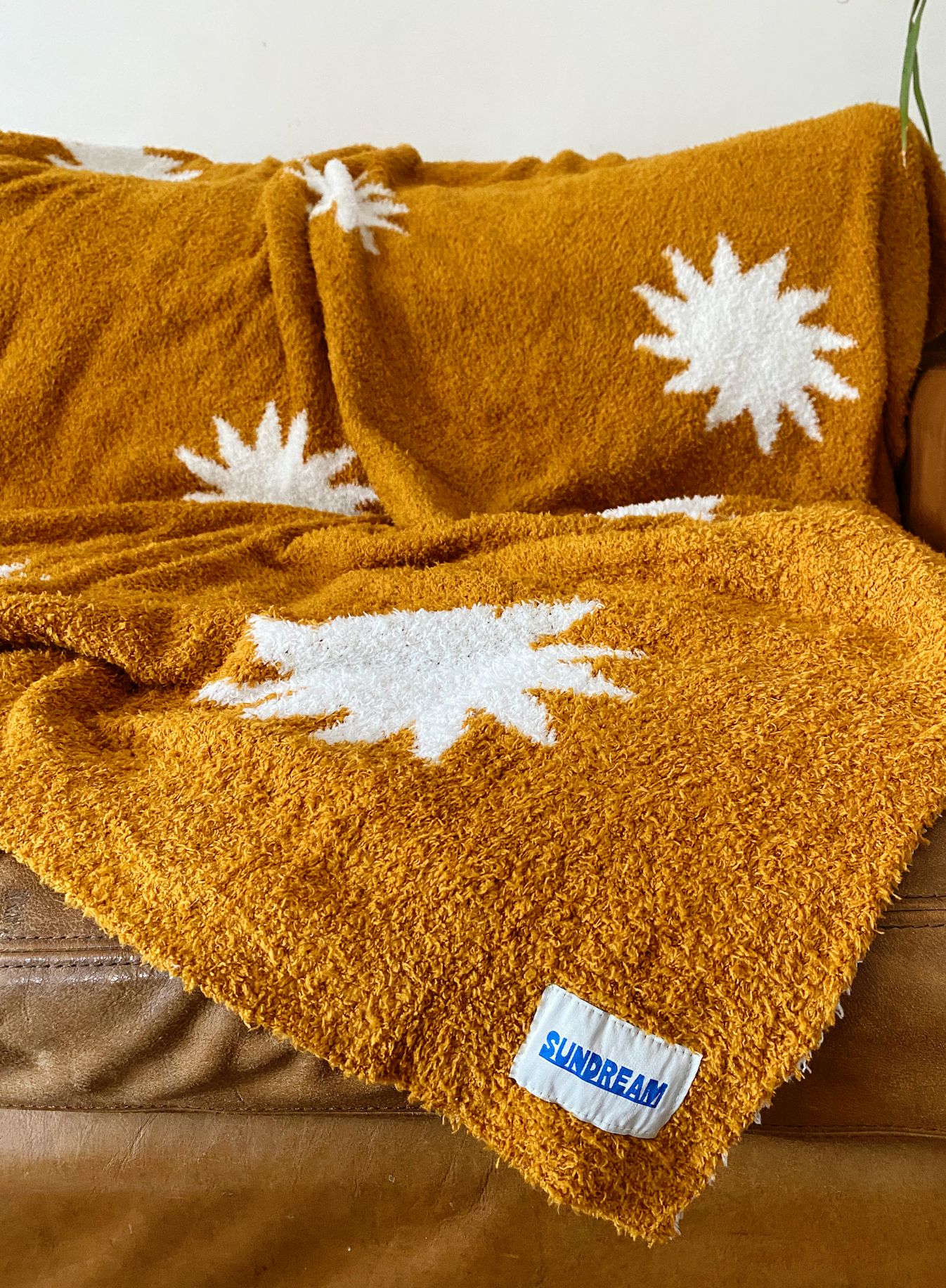PREORDER: Sun Plush Throw - Buckhorn Brown