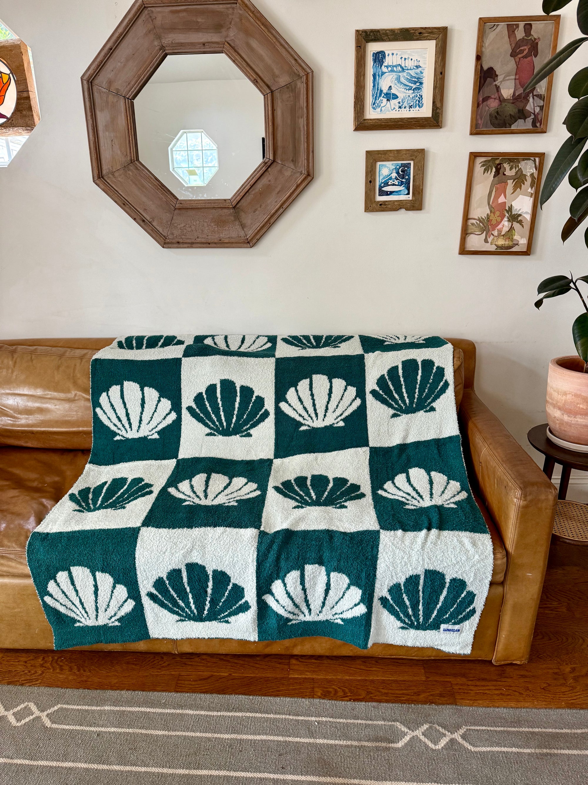 ShellCheck Plush Throw - Seaglass