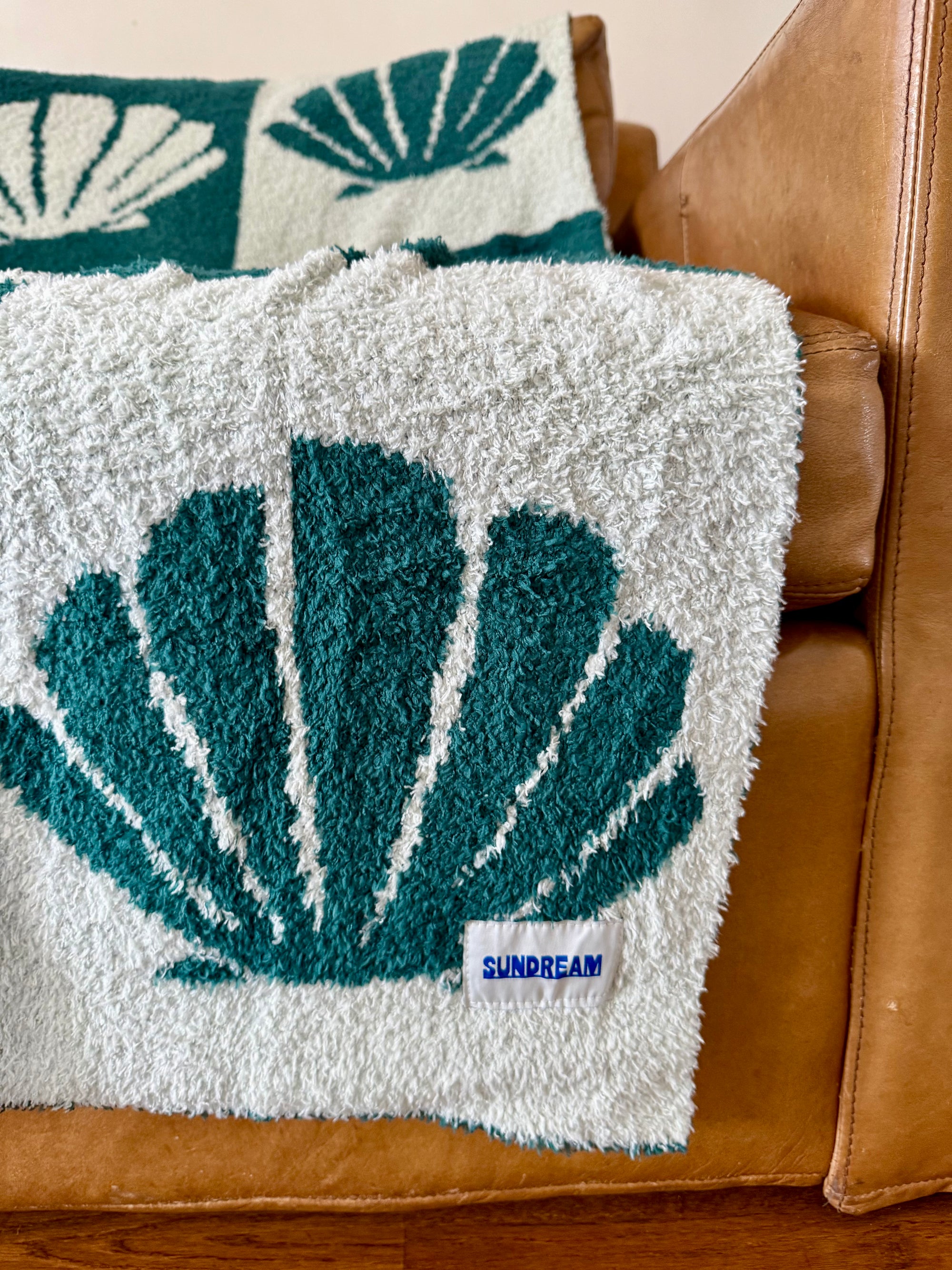 ShellCheck Plush Throw - Seaglass