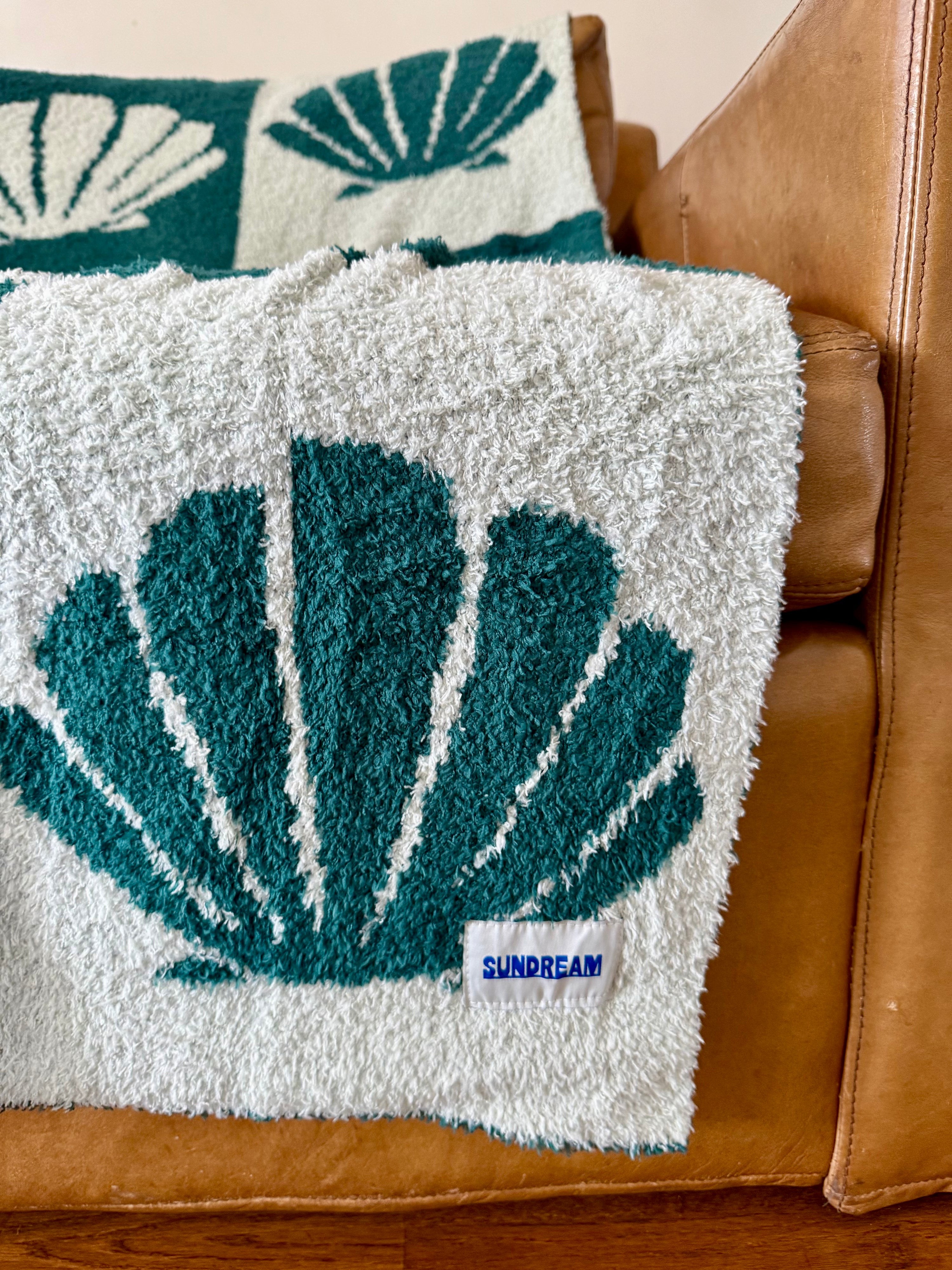 ShellCheck Plush Throw - Seaglass