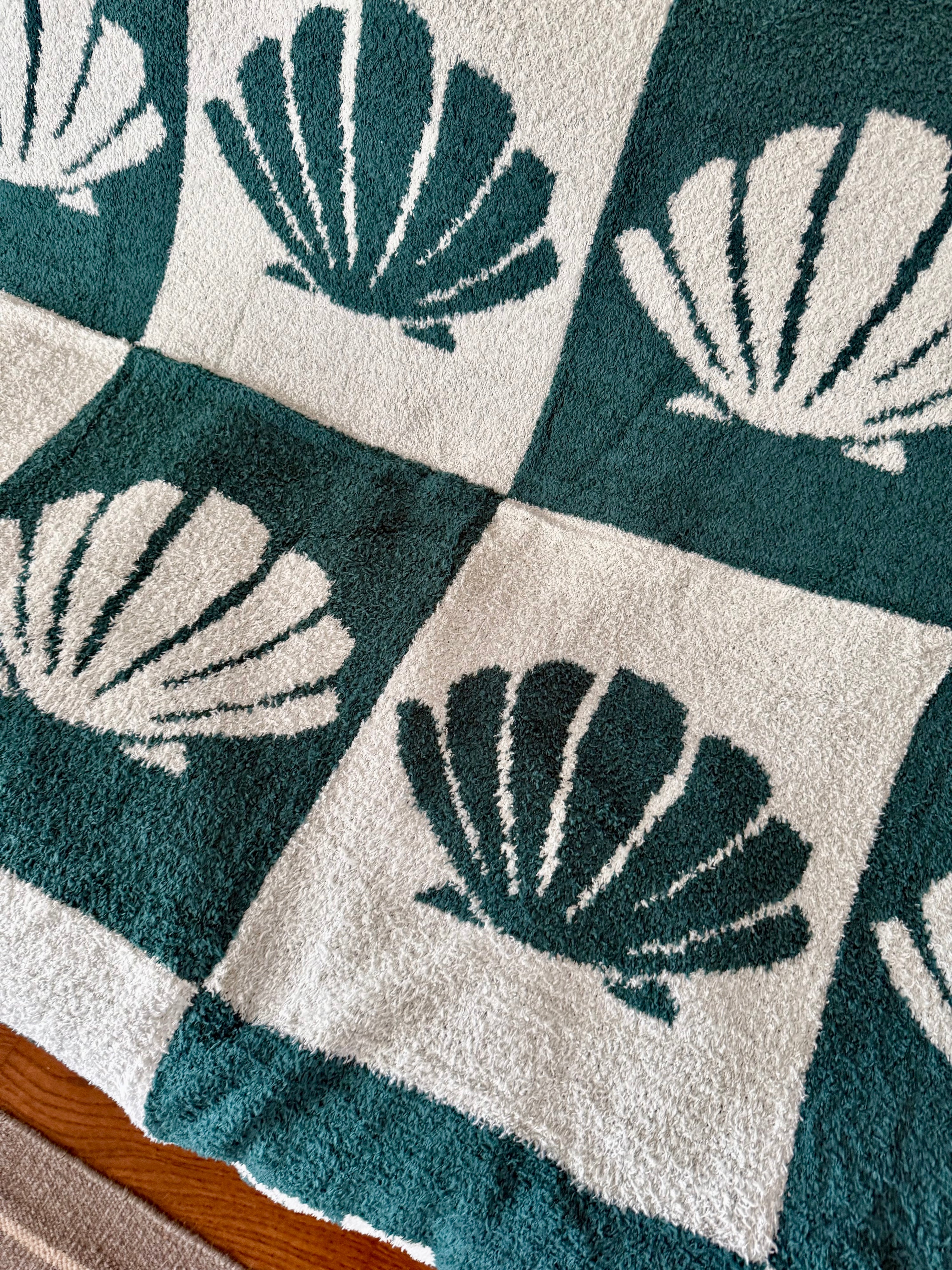 ShellCheck Plush Throw - Seaglass