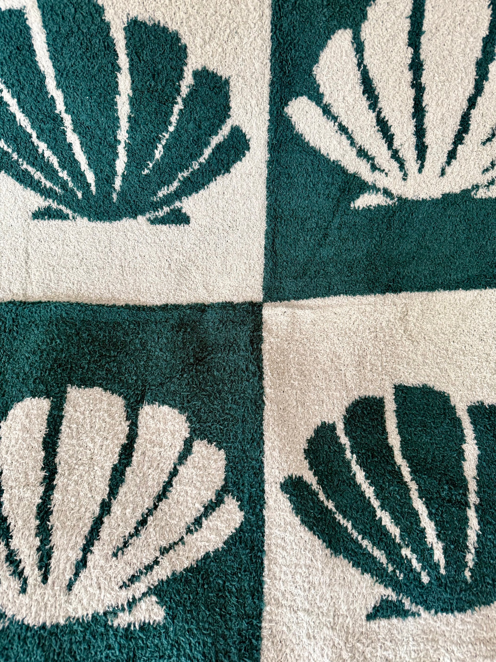 ShellCheck Plush Throw - Seaglass
