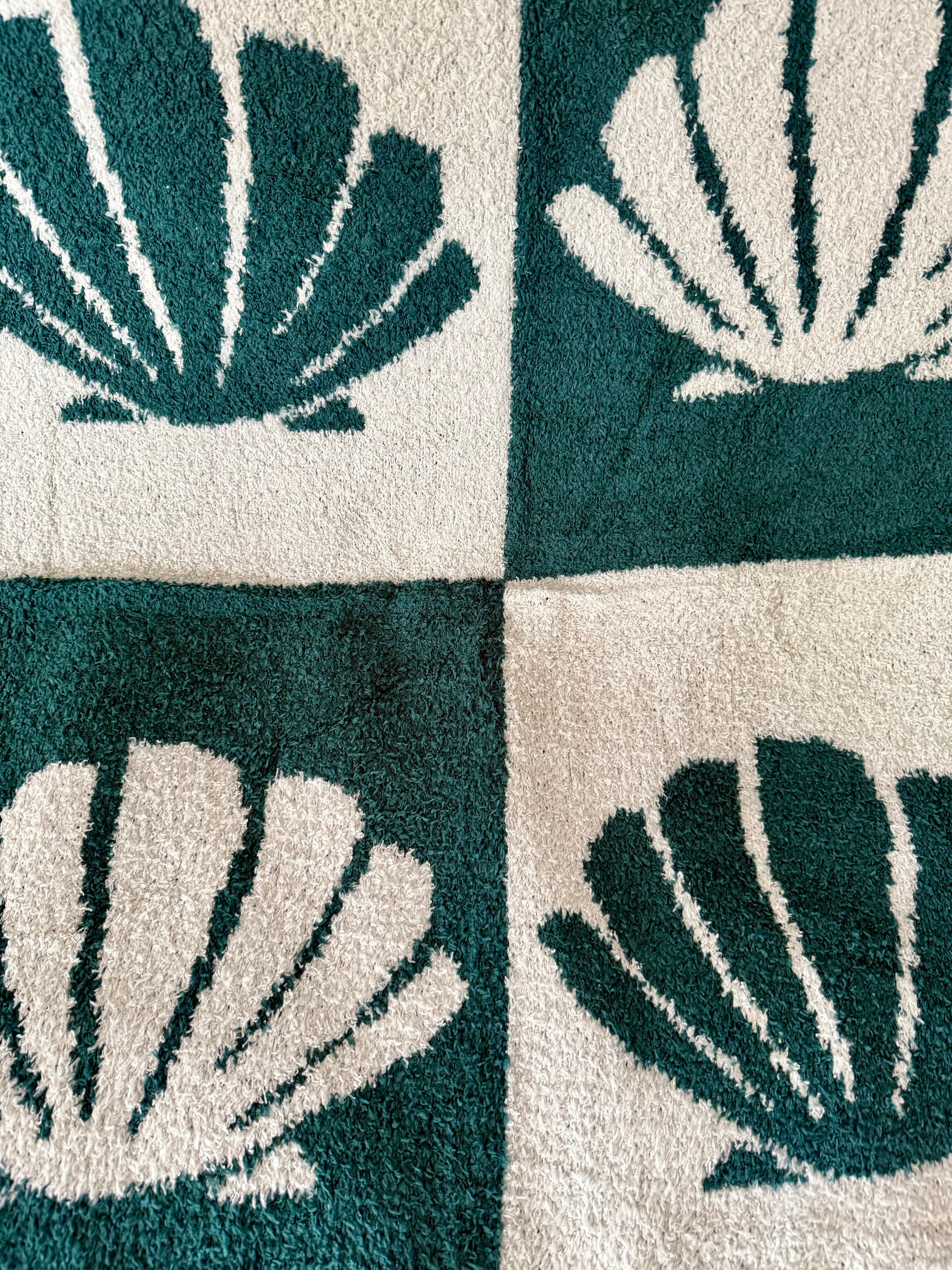 ShellCheck Plush Throw - Seaglass