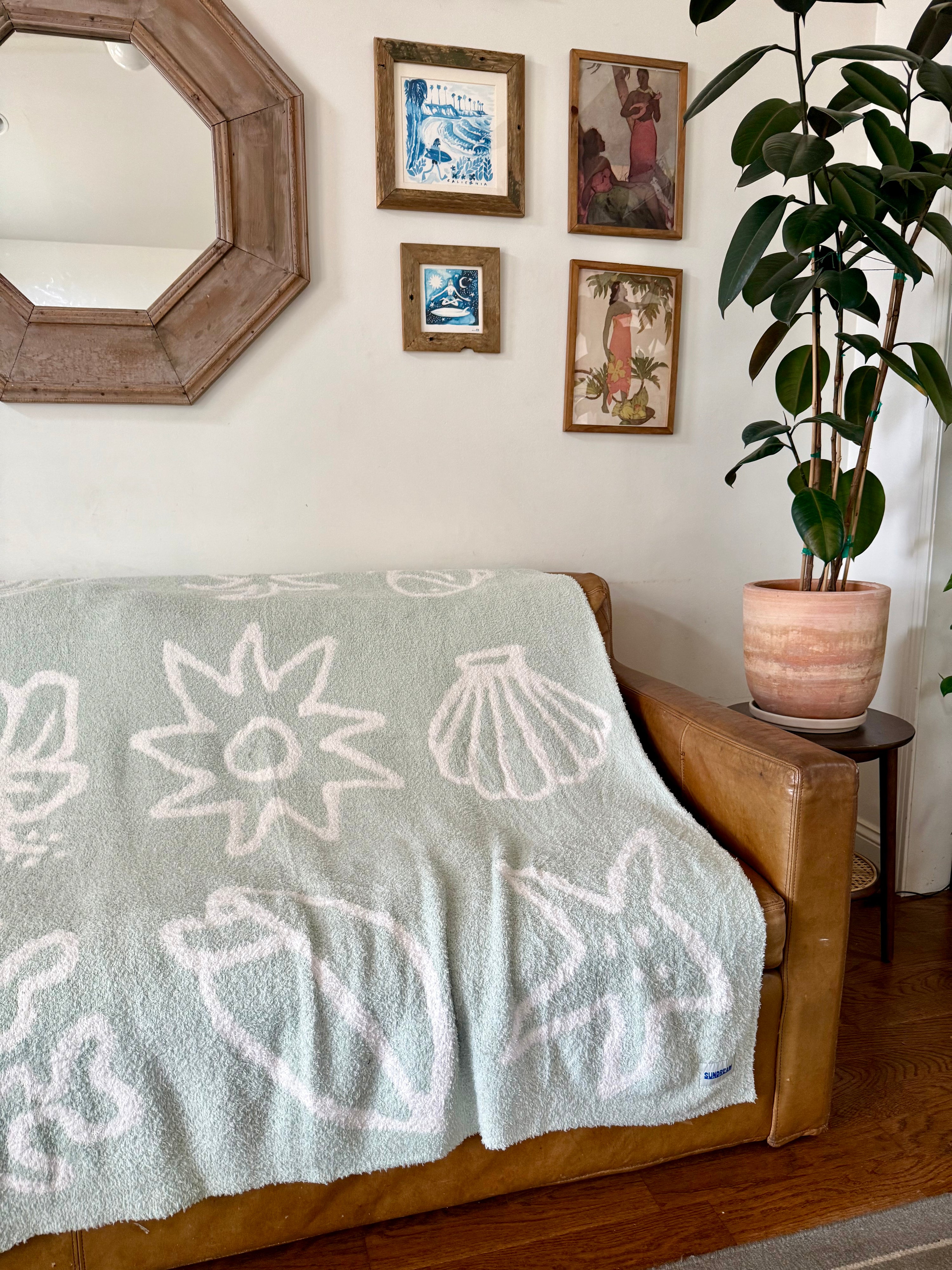 Tide Plush Throw - Seafoam