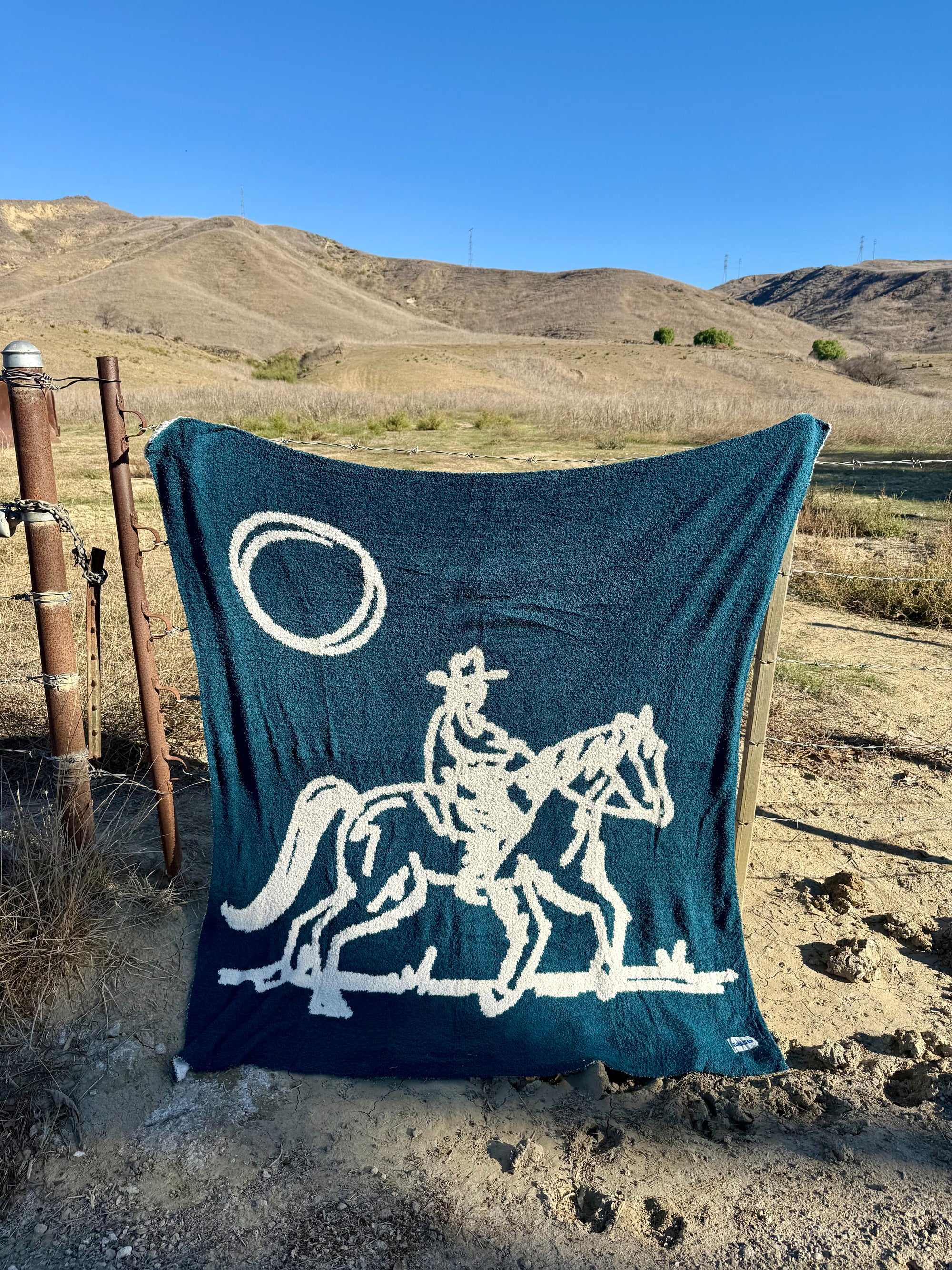 Drifter Plush Throw - Malibu Blue