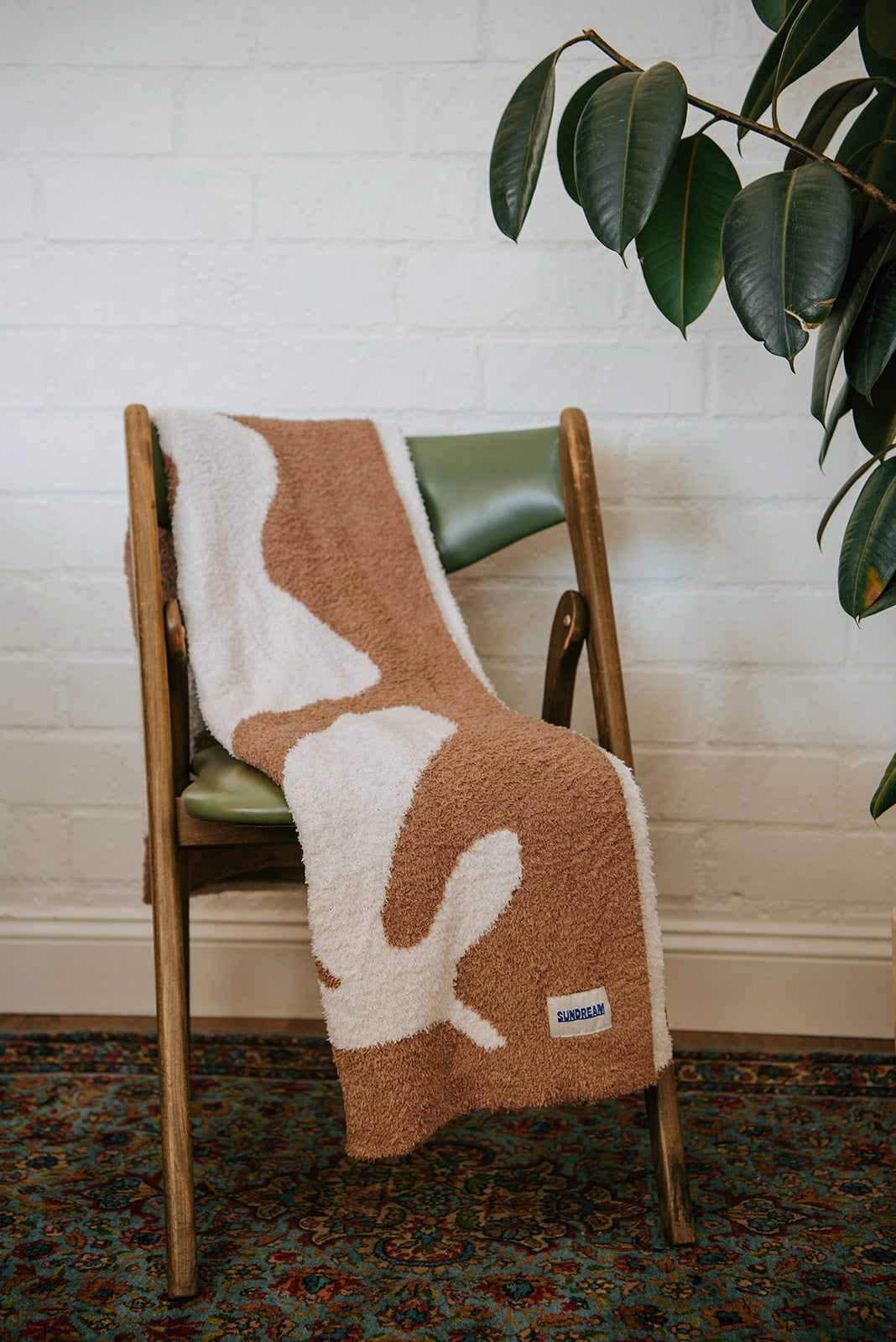 Paradise Plush Throw - Raw Umber
