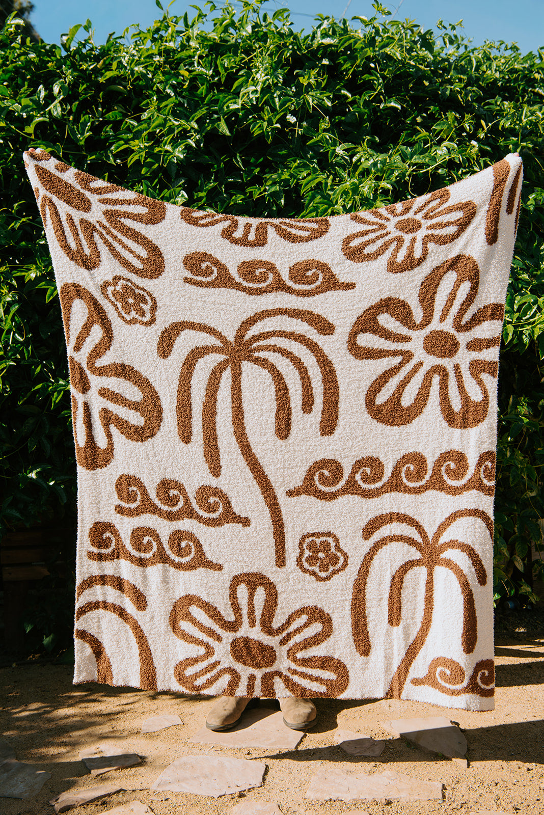 Hanalei Plush Throw - Mocha & Cream