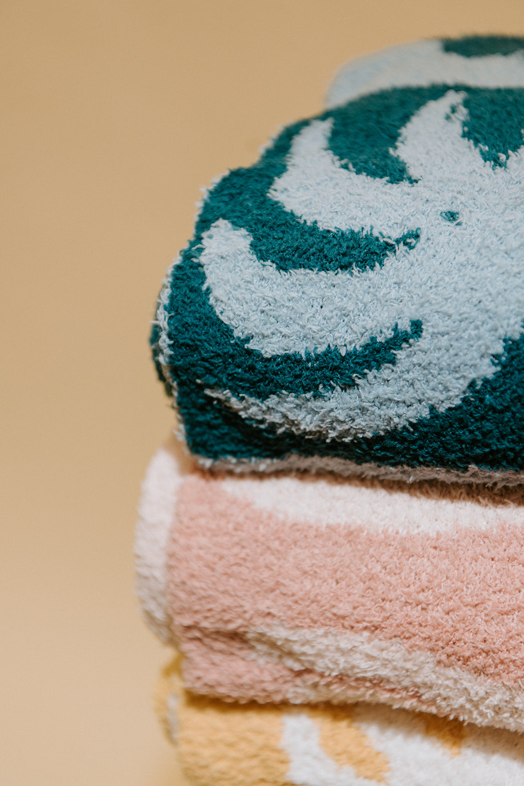 Hanalei Plush Throw - Island Blush