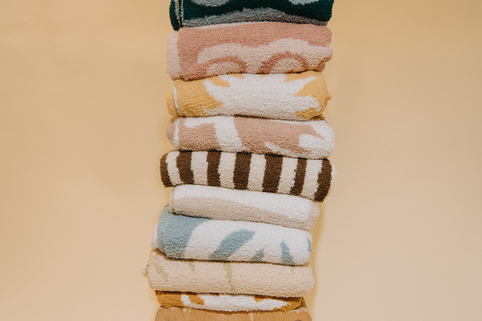 Beachcomber Plush Throw - Sand