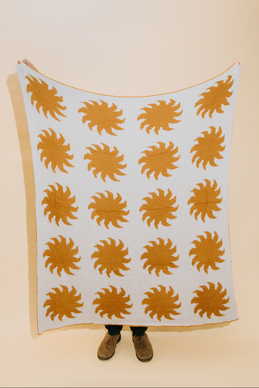 Sun Plush Throw - Buckhorn Brown