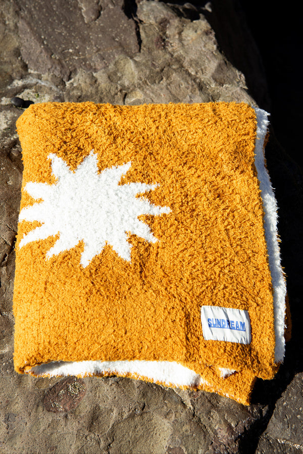 Sun Plush Throw - Buckhorn Brown